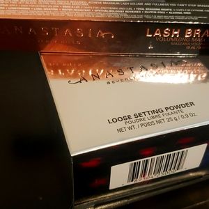 Anastasia setting powder and mascara